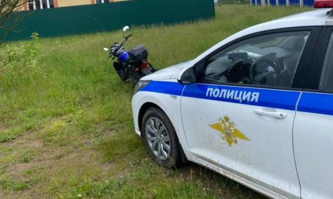 В Дятьковском районе поймали 16-летнего мопедиста без прав