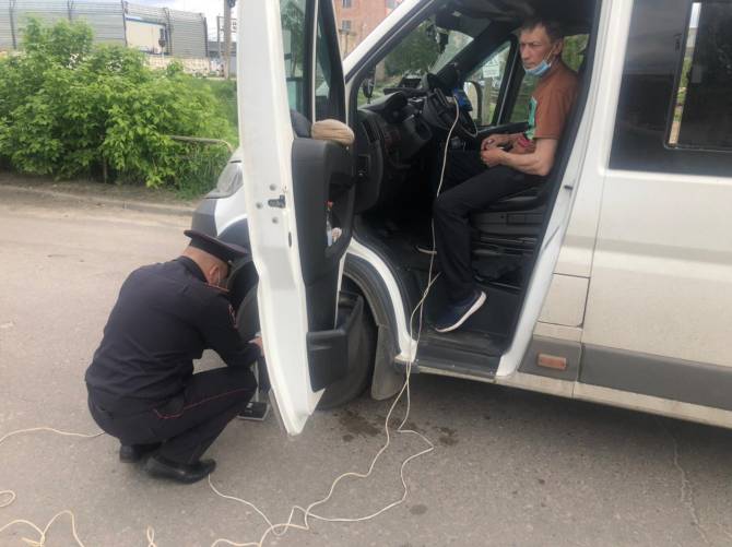 В Брянске за два дня на нарушениях попались 100 водителей автобусов