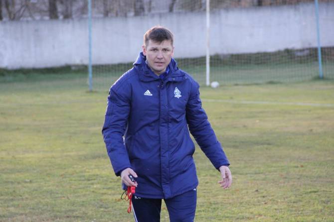 Наставника брянского «Динамо» Александра Фомичева признали лучшим тренером апреля