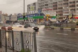 В Брянске после сильного ливня ушел под воду микрорайон Московский