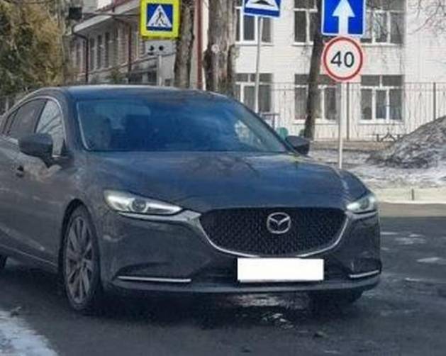 В Брянске москвич на Mazda едва не устроил ДТП у гимназии №7