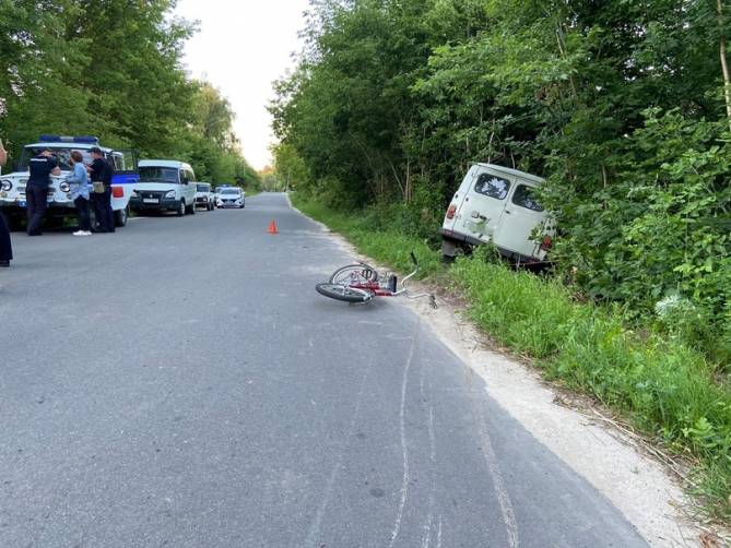 В Погарском районе УАЗ сбил 7-летнюю велосипедистку