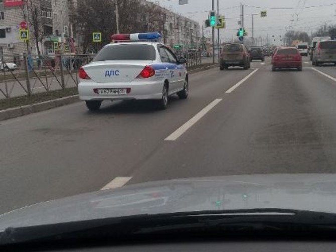 В Брянске заметили машину ДПС с гражданскими номерами