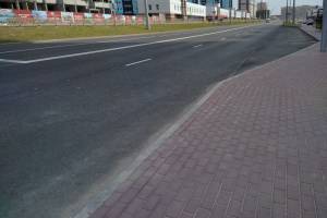 В Брянске разваливается тротуар на новой дороге по улице Советской