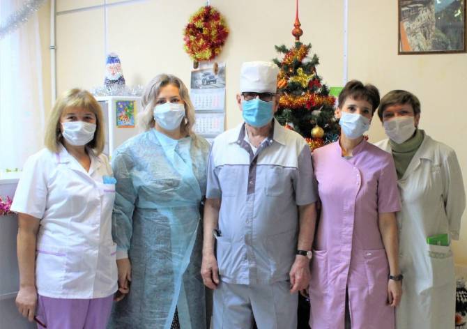 В Брянске юные пациенты областной больницы получили рождественские подарки
