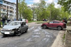 В Брянске 63-летняя женщина на иномарке устроила ДТП с тремя пострадавшими