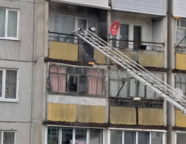 В Дятьково тушили пожар на балконе многоэтажки