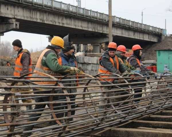 В Брянске продолжается строительство Литейного моста 