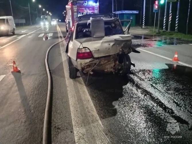Под Брянском у поворота на Партизанскую поляну разбились две легковушки