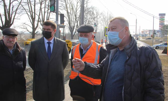 Брянские чиновники и депутаты проехались по убитым дорогам