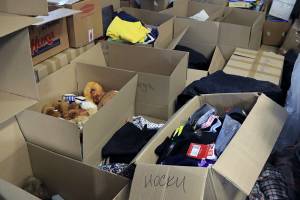 Брянцы принесли в Дом волонтера 40 тонн вещей и товаров для Донбасса