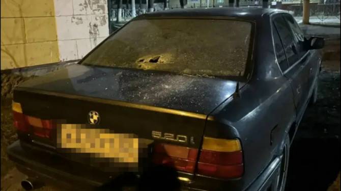 В Брянске в конфликте из-за женщины ее нынешний муж обстрелял BMW бывшего