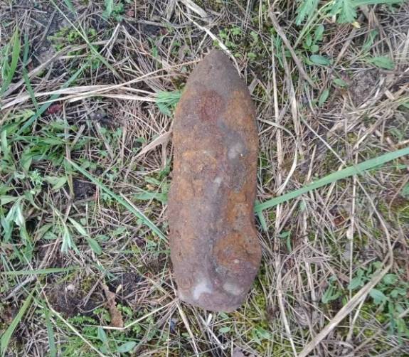 В Брянске на Володарке нашли артиллерийский снаряд
