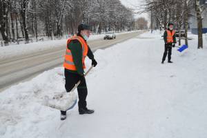 В Брянске малолетние преступники расчистили дорогу к центру «Наши дети»