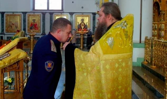 Брянским казакам из-за коронавируса запретили целовать священников