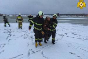 В Брянске на Орлике спасли провалившегося под лед рыбака