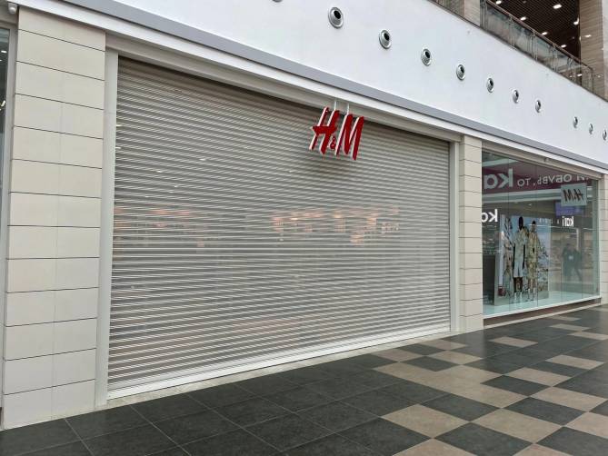 В Брянске закрылись магазины одежды и обуви HM