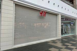 В Брянске закрылись магазины одежды и обуви HM