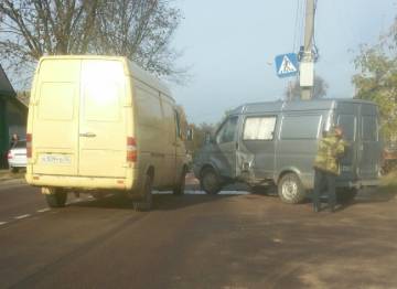 В Клинцах столкнулись два микроавтобуса