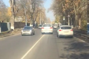 В Брянске сняли на видео лихача на иномарке