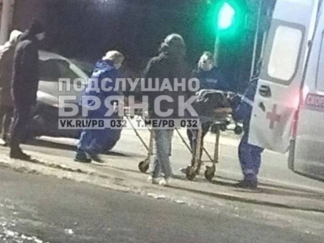 В Брянске на улице Советская легковушка сбила человека