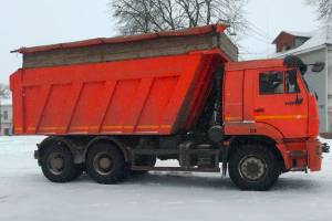 В Брянской области на уборку снега вышла техника сельхозпредприятий