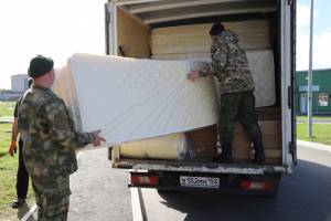 В Клинцы для мобилизованных привезли кровати, подушки и одеяла из Нижнего Новгорода