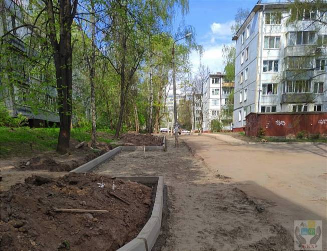 В Брянске ремонтируют тротуары на улице Любезного