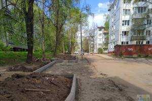 В Брянске ремонтируют тротуары на улице Любезного
