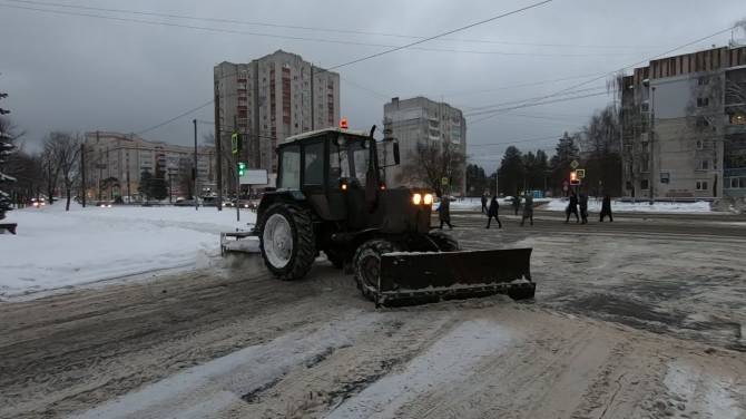 С брянских дорог за неделю убрали 9,4 тысяч тонн снега