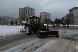 С брянских дорог за неделю убрали 9,4 тысяч тонн снега