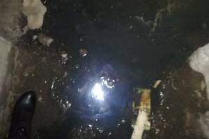 В Брянске канализационные стоки затопили подвал дома