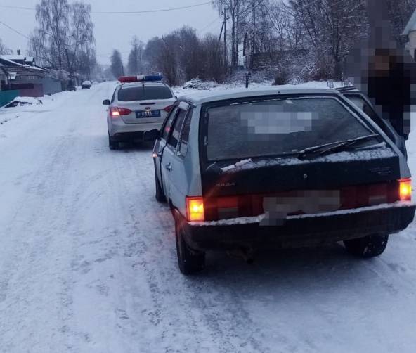 По Новозыбкову гонял 23-летний водитель ВАЗ без прав