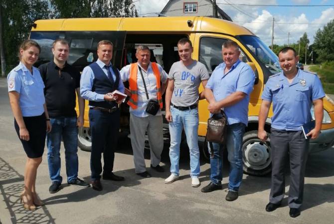 В Новозыбкове изучили маршруты перевозки детей на школьных автобусах