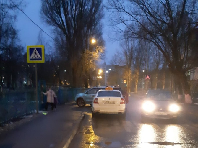 В Брянске автохамы заблокировали въезд в детский сад