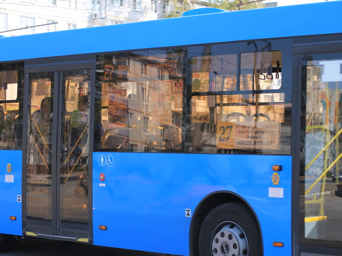 В Брянске в автобусе упала 44-летняя пассажирка