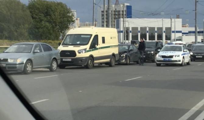 В Брянске у «Аэропарка» машина инкассаторов попала в ДТП 