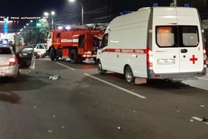 В Брянске у цирка столкнулись три машины: есть пострадавшие