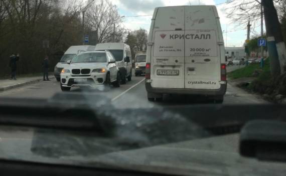 В Брянске на Калинина из-за ДТП с маршруткой образовалась пробка 