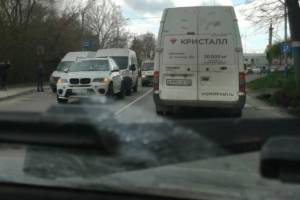 В Брянске на Калинина из-за ДТП с маршруткой образовалась пробка 