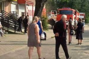 В Брянске на Дружбе тушили пожар в магазине «Красное и Белое»