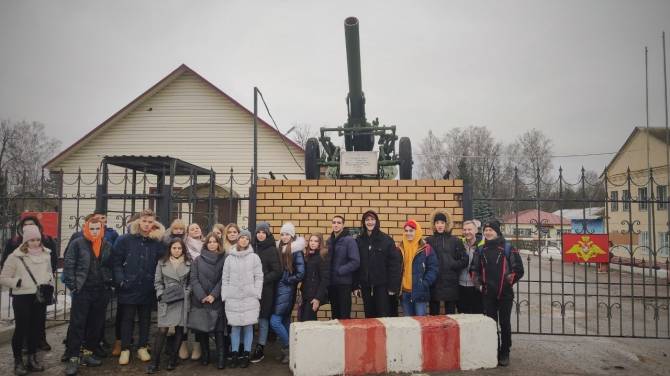 Брянских студентов отвели на экскурсию в воинскую часть 