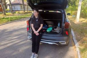 В Брянске повязали наркозакладчицу из Смоленска с килограммом эфедрона