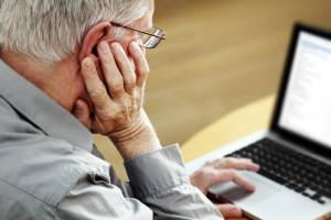На Брянщине за год 900 пенсионеров научили работать на компьютерах