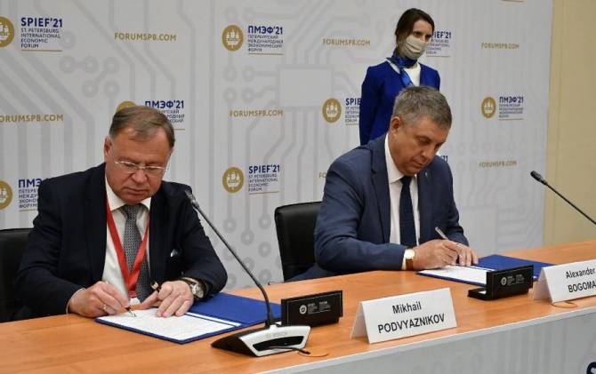 Губернатор Александр Богомаз подписал соглашение о развитии Брянского автозавода