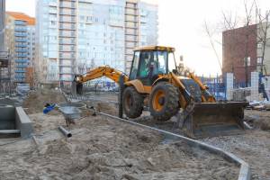 Центр Брянска из-за стройки детского сада «Гармония» утонул в грязи