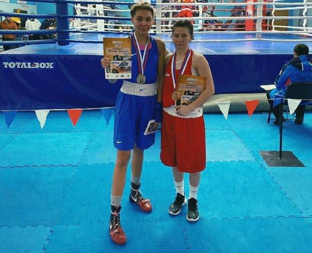 Две брянские девушки одолели всех соперниц на Всероссийском турнире по боксу