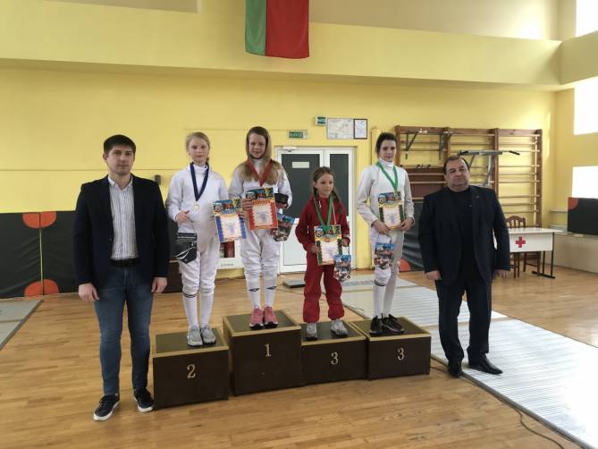 Брянские фехтовальщики завоевали пять медалей на турнире в Бресте