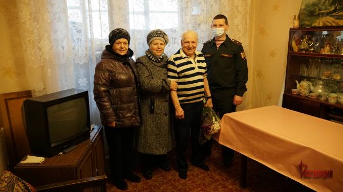 В Брянске поздравили с 90-летием ветерана внутренних войск