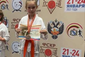 Дочь брянского росгвардейца взяла «бронзу» на турнире по всестилевому каратэ